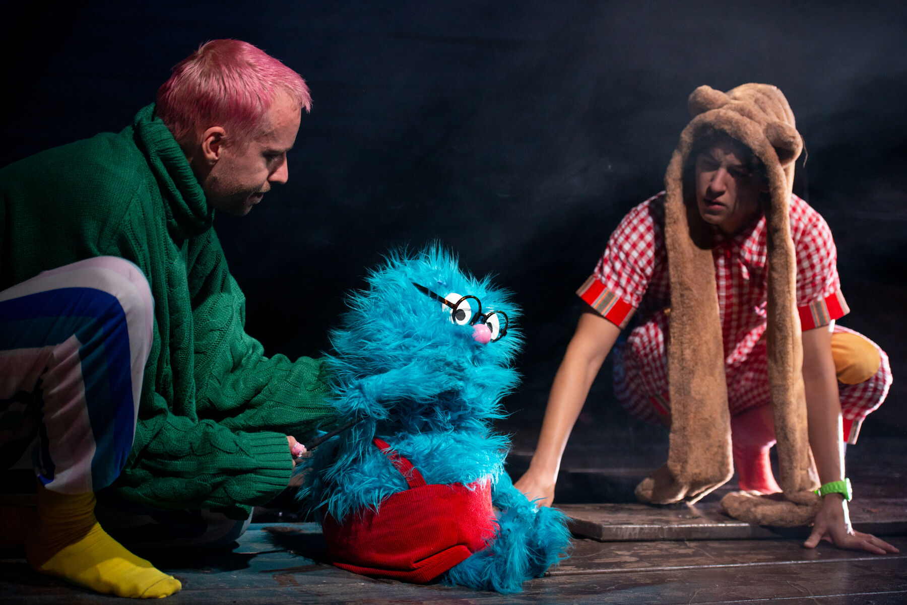 Theo und Tina finden auf dem Dachboden ein kleines blaues Männchen - das Klugscheisserchen